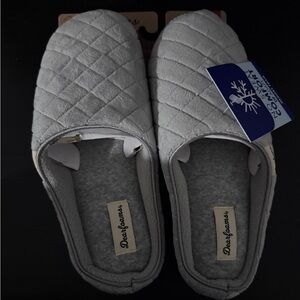 Dearfoam Slippers size 7-8